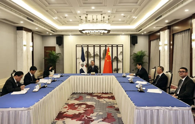 BSport体育官网环境“助力”多米尼加清运垃圾，毛伟明省长出席线上交接仪式