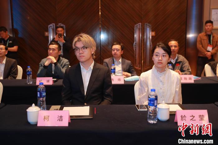 16位中日韩围棋明星聚庐阳，於之莹期待与柯洁搭