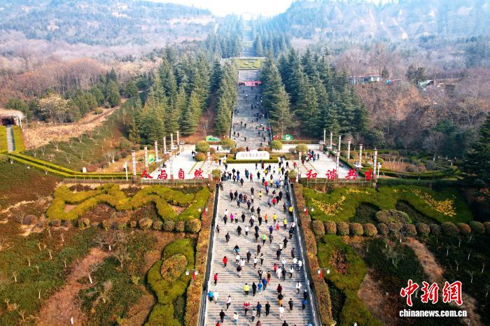 新春走基层:宝鸡“青铜器之乡”2000余名选手攀