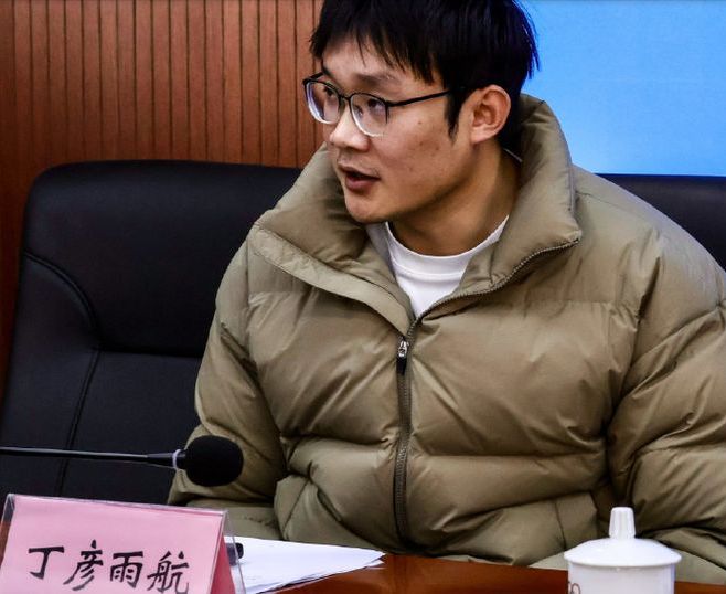 丁彦雨航正式宣布退役 球员生涯回顾与未来转型