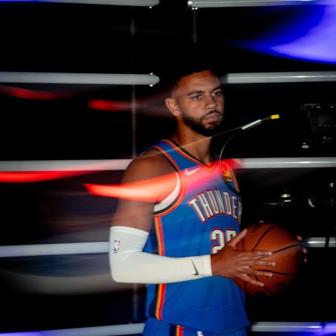 米切尔复出首战砍24分成雷霆关键先生